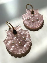 Load image into Gallery viewer, Bedazzled Shell - Baby Pink Pearl
